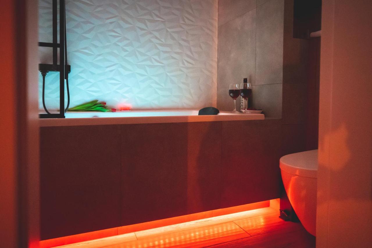 Movie Jacuzzi Apartment At The Main Station By Noclegi Renters 克拉科夫 外观 照片