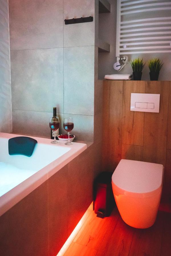 Movie Jacuzzi Apartment At The Main Station By Noclegi Renters 克拉科夫 外观 照片