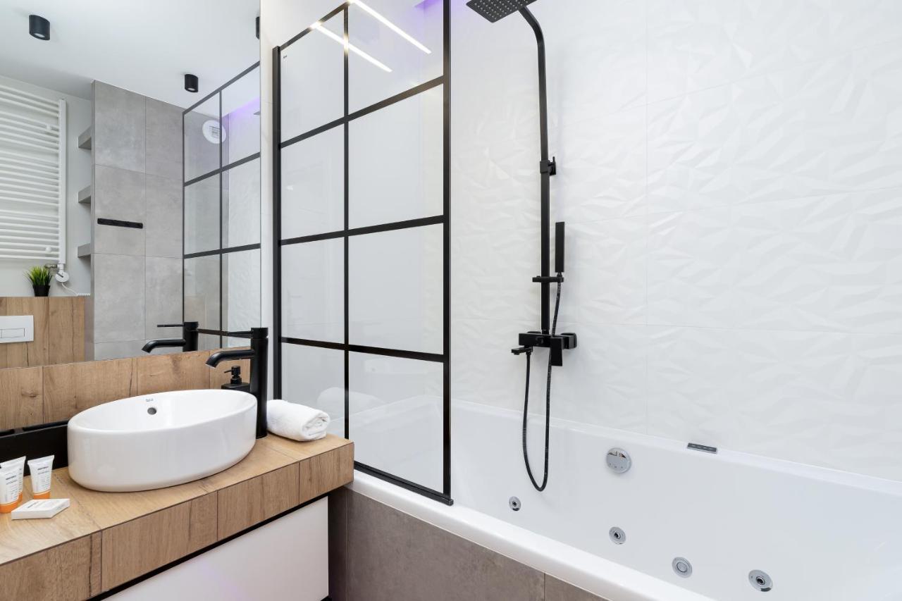 Movie Jacuzzi Apartment At The Main Station By Noclegi Renters 克拉科夫 外观 照片